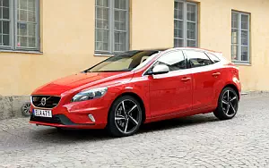 Volvo V40 T5 R-Design      4K Ultra HD