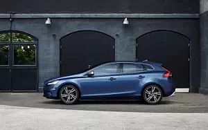 Volvo V40 T5 R-Design      4K Ultra HD