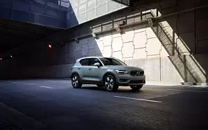 Volvo XC40 T5 Momentum      4K Ultra HD