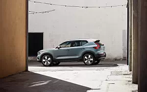 Volvo XC40 T5 Momentum      4K Ultra HD