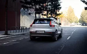 Volvo XC40 T5 R-Design      4K Ultra HD