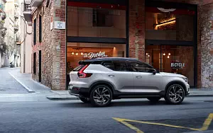 Volvo XC40 T5 R-Design      4K Ultra HD