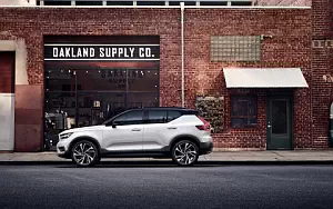 Volvo XC40 T5 R-Design      4K Ultra HD