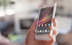 Sony Xperia L       4K Ultra HD